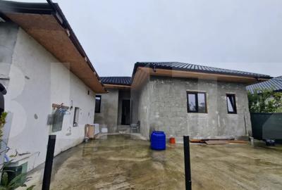 Casă cu 3 camere cu Teren 487 Mp în Central - 1