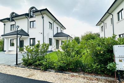 Casă individuală cu 9 camere cu Teren 400 Mp în Corbeanca