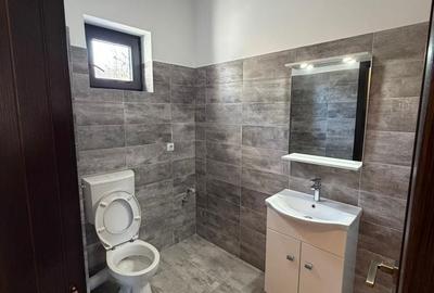 Casă cu 4 camere cu Teren 220 Mp în Domnești