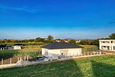 Casă individuală cu 4 camere cu Canalizare în Stupini - 1