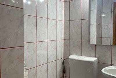 Florilor,3 camere semidecomandat, etaj 4, dormitor,2 bai, balcon, apart. mobilat si utilat,300 euro - 8