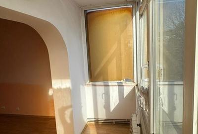 Apartament cu 3 camere semidecomandat în Sud