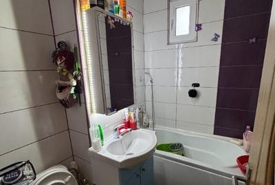 Vand apartament cu 2 camere decomandat - 2