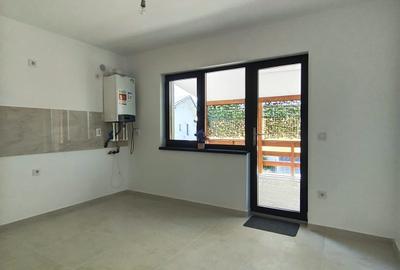 Casă cu 4 camere cu Canalizare în Bucium