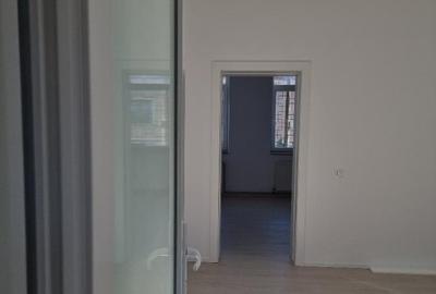 SP birou la casa central , lux 2 cam dep , baie , intr auto - 1