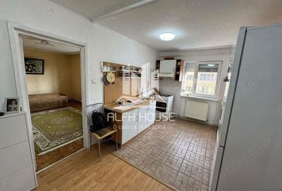 Vand 3 camere Decomandat zona Micro 2 Govandari - 2