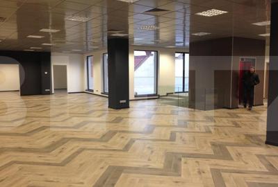 Spațiu comercial, de 500 mp, în Central - 3