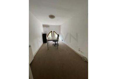 Casă individuală cu 16 camere cu Canalizare în P-ța Romană - 8