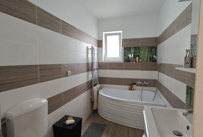Apartament de vanzare, cu 3 camere,  Garden Villas, zona Branduselor - etaj 1 - 10