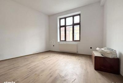 Casă cu 10 camere cu Teren 211 Mp în Central - 11