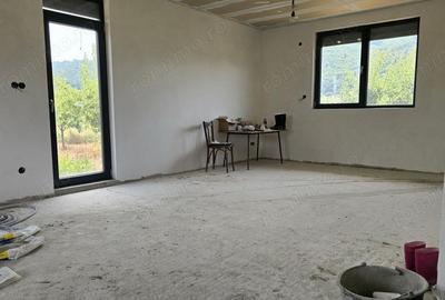 Casă cu 6 camere în Leșnic - 8