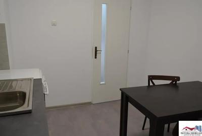 Apartament cu 2 camere decomandat în 7 Noiembrie - 9