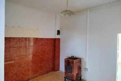 Vand garsoniera cu dependinte (baie,bucatarie),suprafata utila 32 mp -negociabil - 4