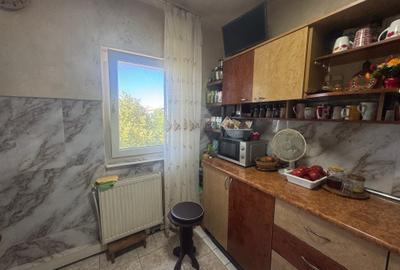 3 cam, 72 mp, 2 bai, 2 balcoane, etaj 4 cu acoperis, str. Arcului - 17