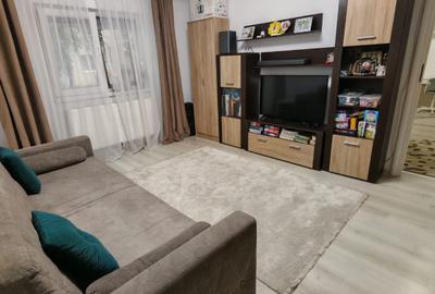 Apartament cu 2 camere semidecomandat, mobilat în Soarelui