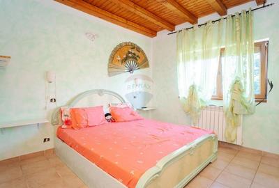 Casa / Vila cu 4 camere de vanzare - 2