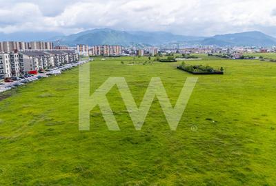 Teren Construcții intravilan de 740 mp, în Tractorul - 9