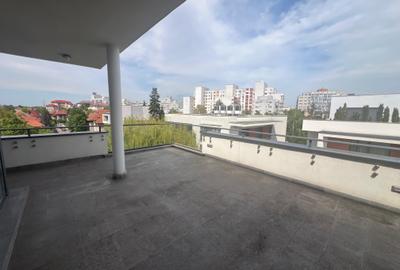 Apartament cu 4 camere decomandat în Capitale