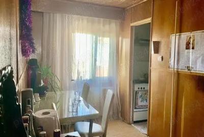 Apartament de vanzare 3 camere decomandat , situat in Zona Lunei - 3