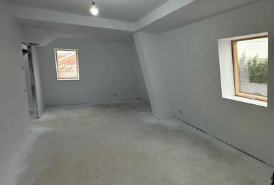 Casă cu Teren 605 Mp în Albina - 2