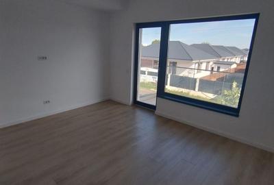 Casă individuală cu 4 camere cu Canalizare în Tunari - 11