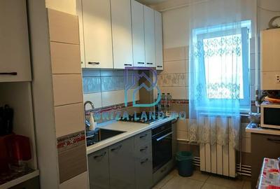 Doamna Ghica, bloc 2002, etaj 3/4, decomandat, doua bai - 13