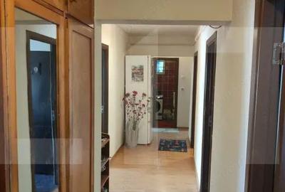 Apartament cu 4 camere decomandat în Miorița - 2