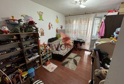 Apartament cu 3 camere semidecomandat, mobilat în Circumvalațiunii - 13