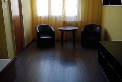De închiriat garsonieră Titan , Sector 3 - 2