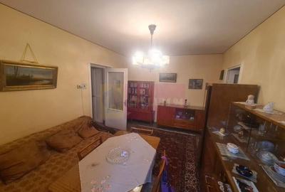 Apartament cu 3 camere de vanzare in Campina - Zona Scoal... - 4