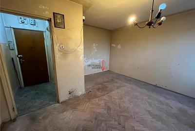 Titan, Piata Minis, garsoniera, bloc mix priveliste libera - 2