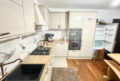 Casă cu 7 camere cu Teren 1800 Mp în Central - 10