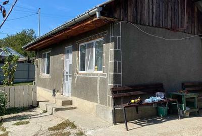 Casă cu 2 camere cu Teren 40 Mp în Gura Vadului - 2