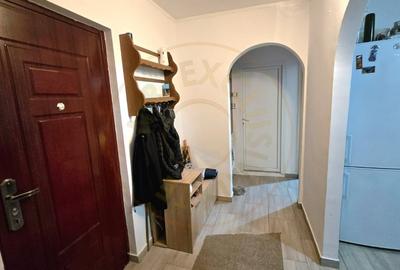 Apartament cu 2 camere decomandat, mobilat în Carpați 2 - 3