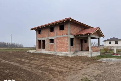 Casă cu 4 camere cu Teren 500 Mp în Central - 3
