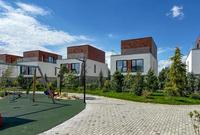 Casă individuală cu 5 camere în Tunari