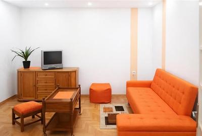 Apartament cu 2 camere semidecomandat, mobilat în Central