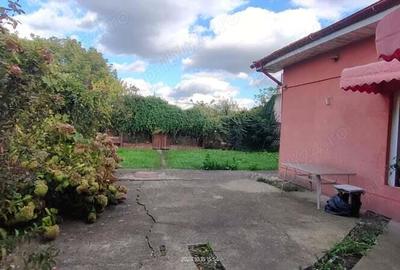 Teren de 1800 mp, în Central - 13