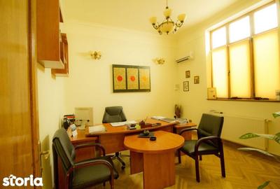 Casă cu 10 camere cu Canalizare în Central - 5
