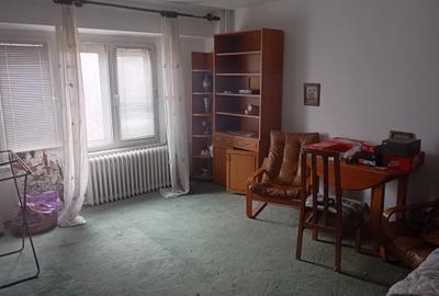 Garsonieră decomandată în 13 Septembrie