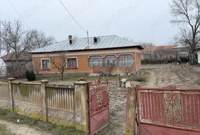 Casă cu 4 camere cu Teren 1450 Mp în Ștorobăneasa - 3