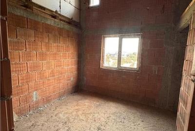 Vila individuala cuplata, la rosu, cu toate utilitatile, P+1+M, 253mp teren, in - 8