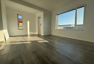 Duplex cu 4 camere cu Canalizare în Giroc
