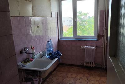 Apartament cu 3 camere decomandat în Km 4 - 2