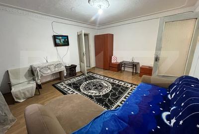 Apartament cu 2 camere semidecomandat, mobilat în Micro 11
