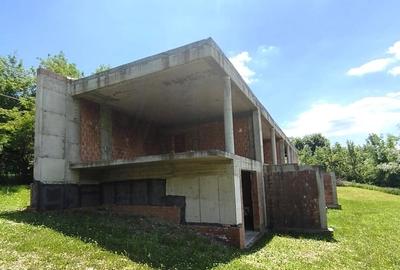 Casă cu 5 camere cu Teren 5000 Mp în Roșu - 18
