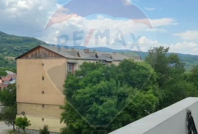Apartament cu 3 camere semidecomandat în Sud - 2