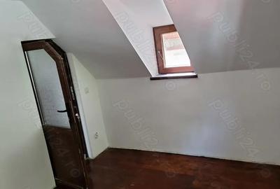 Casă cu 5 camere cu Teren 97 Mp în Central