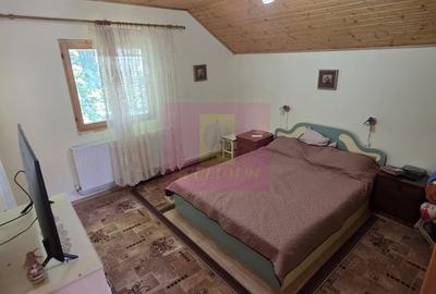 Casă cu 4 camere în Central