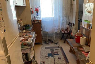 Apartament cu 2 camere decomandat în Km 4 - 3